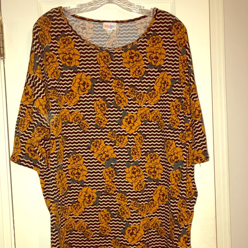 Gorgeous LuluRoe Irma Tunic